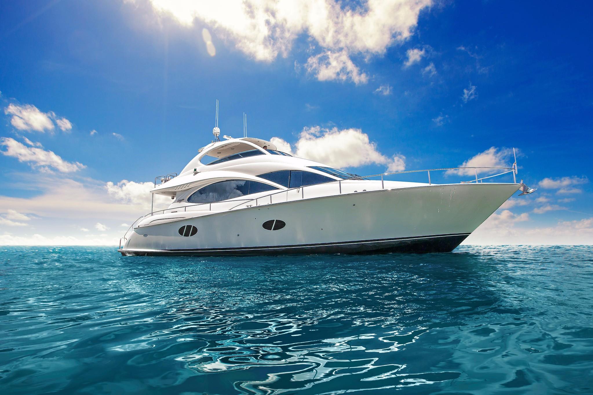 Yacht DIVINE DESTINY, Lazzara | CHARTERWORLD Luxury Superyacht